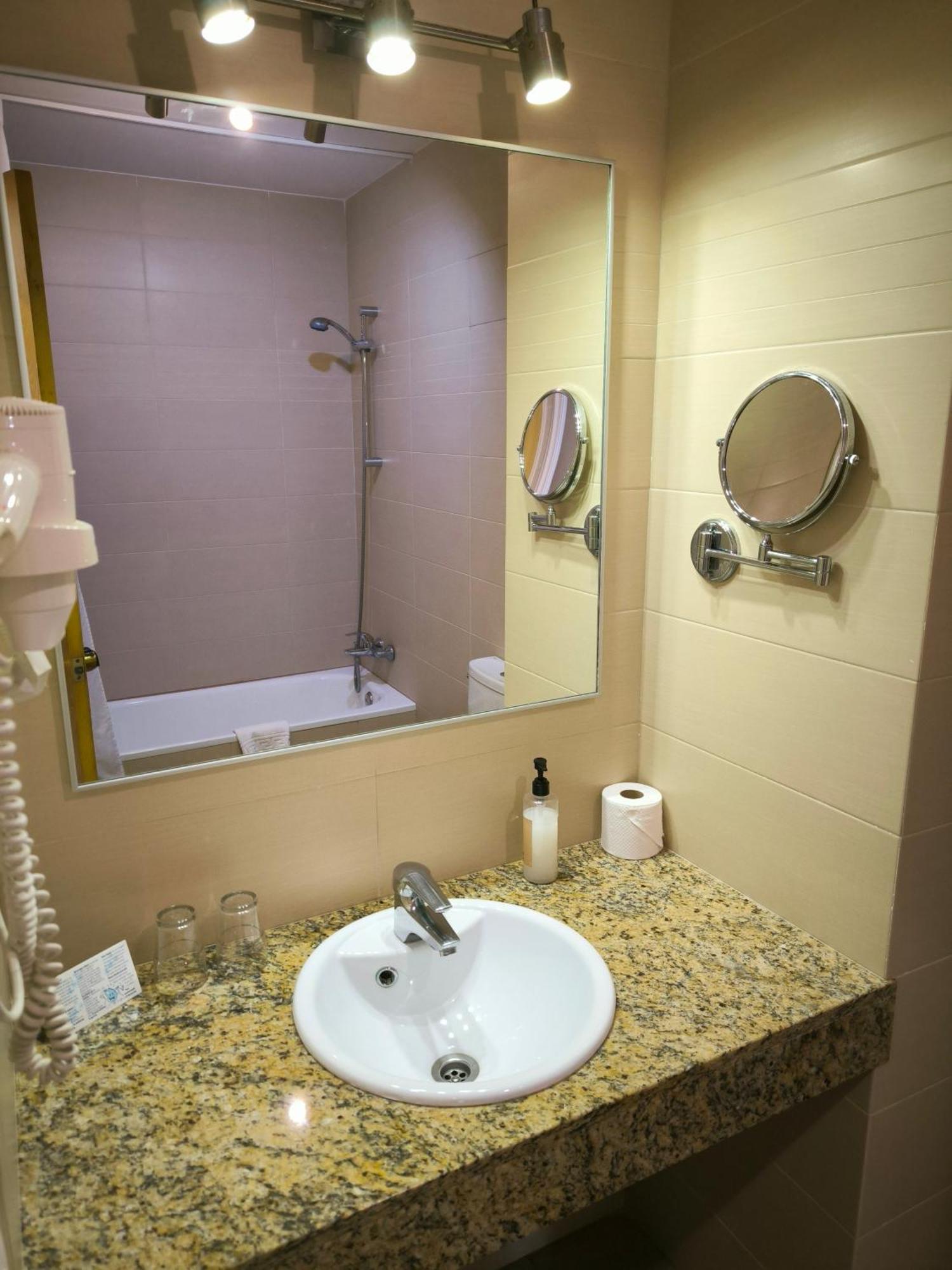 Hotel Geminis シウタデリャ エクステリア 写真